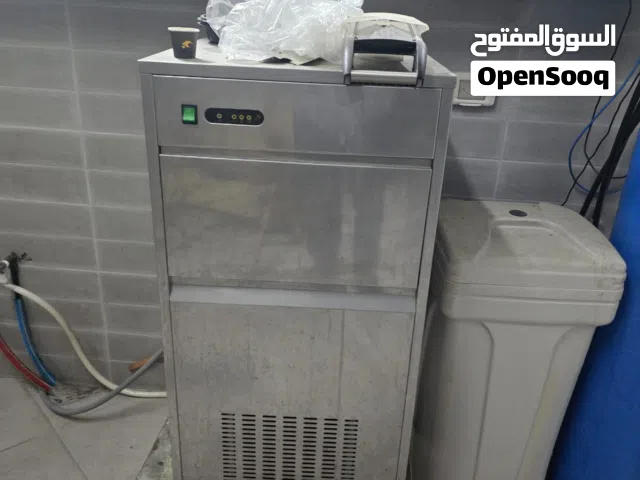 ماكينة صانعه مكعبات الثلج