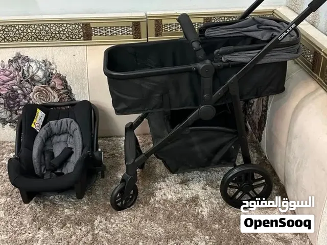 عربة اطفال وملحقاتها