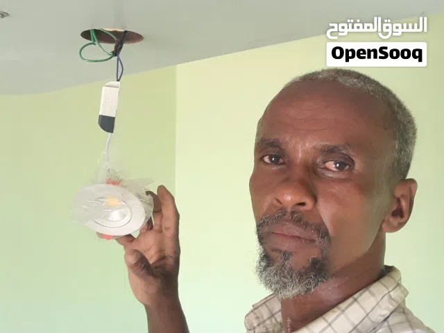 فني كهربائي دقة وسرعه   تسيس تمديدات تشطيب وتركيب وصيانة جميع مكيفات الماء