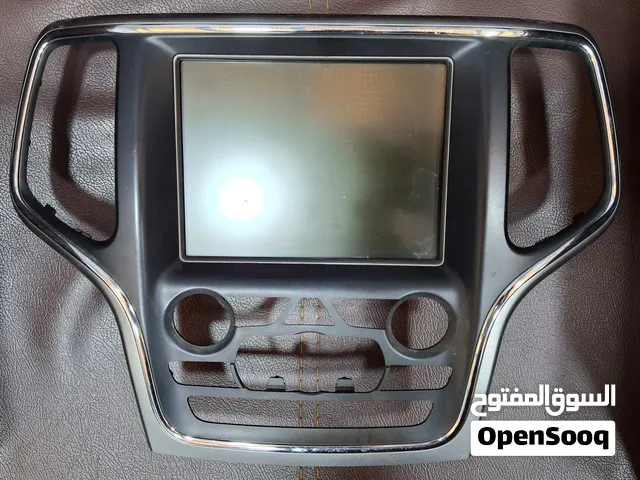 شاشة جيب كراندشيروكي من موديل 2016 الى موديل 2021 مستعمل اخو الجديد مع كامل التحكمات بدون كار بلي