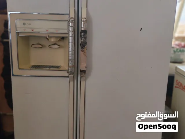 ثلاجه بابين كبيره جدا وارد اماراتي شغاله 100٪