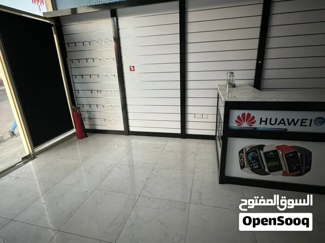 للبيع محل خلو على شارع رئيسي