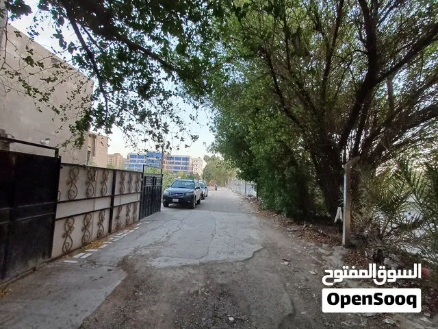 بيت قديم ( تفليش)للبيع من صاحبه الشرعي في حي الجامعة  قريب من الخدمات بسعر مناسب قابل للتفاوض