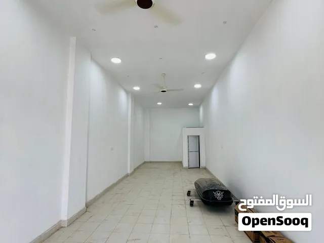 للإيجار محلات تنفع مخازن 3 محلات في خط خمسين