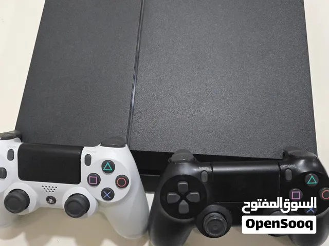 بلايستيشن 4 مهكر 1 تيرا مع يدين أصليتين وقاعدة شحن