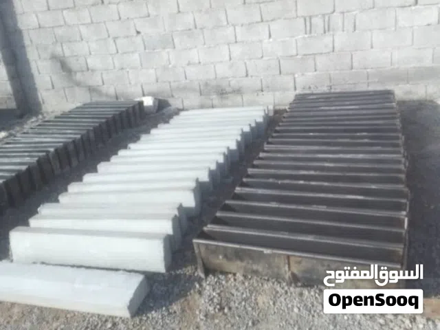 فورمات بندورة وبلاط معشب مستعملات للبيع