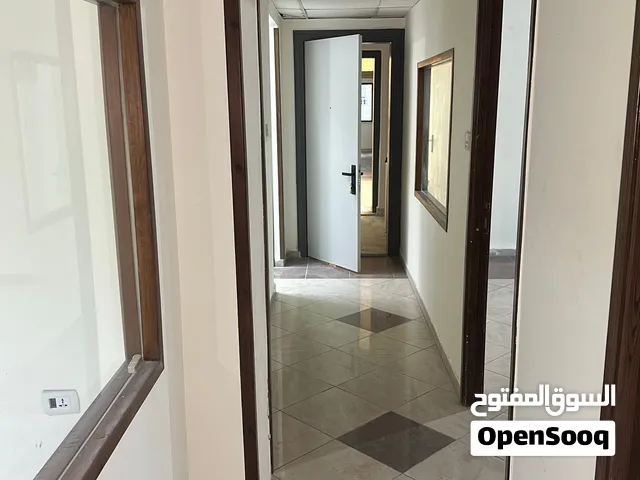 عيادة او مركز طبي او مختبر طبي 151 م2 بجانب مستشفى عمان الجراحي يبعد 50 خطوة عنه