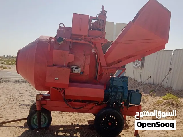 خلاطة خرسانة 750ليتر سيلا ايطالي مكينة هايس الماني 2سلندر نظيفة جدا شرط الفحص