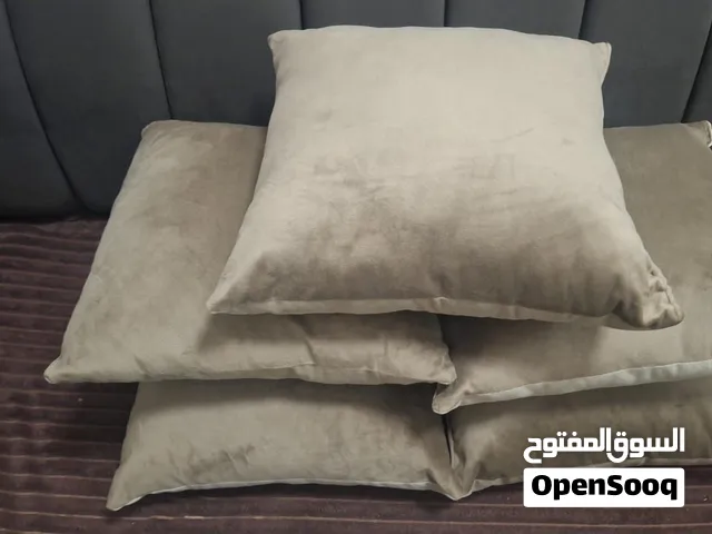 5وسائد مخملية مربعة جديدة
