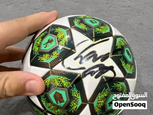 كرة دوري الأبطال 2024 مقاس 3 موقعة من روبيرتو كارلوس