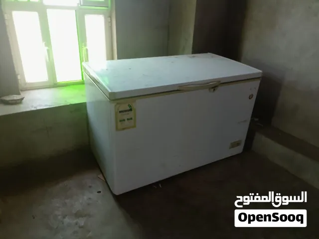 ثلاجه نظيفه جدا استعمال خفيف السعر 100ألف ريال