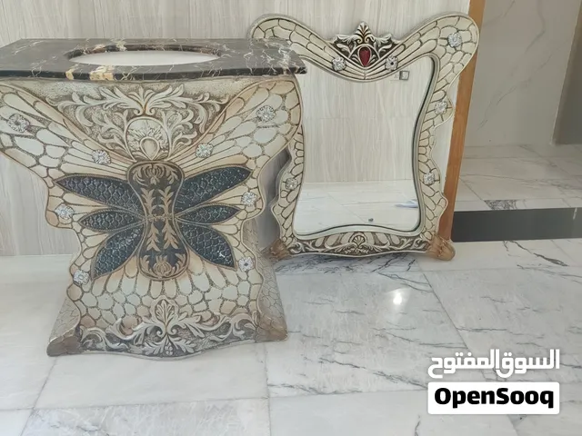 مغسله مرمر فايبر كلاس مع مرايا والسطح مرمر قياستها العرض 82 والطول 82 مع السعر 200 الف دينار عراقي