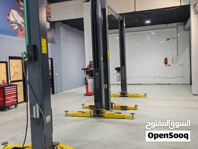 شريك ممول في مركز خدمات سيارات