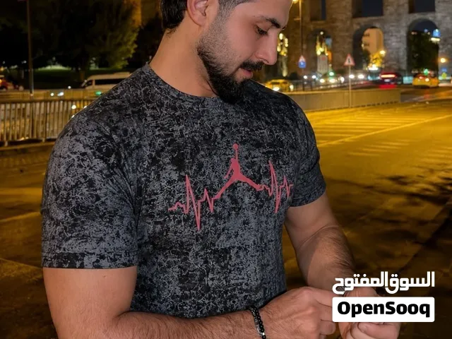 قميص ماركه فول ليكرا مريحه وناعم مميز فانيله قطن القياست m/XL /2XL/L الوان مميزه مع نقشات جميله