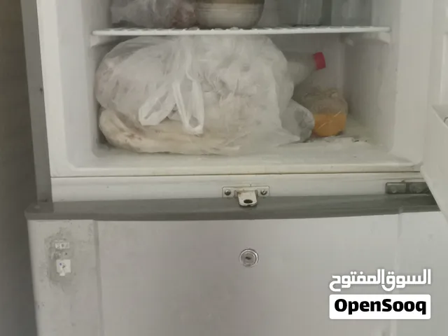 ثلاجة للبيع نضيفة بيع مستعجل مداخله تصليح ابد