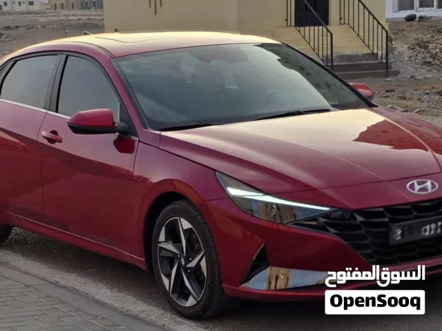 هيونداي النترا 2023 موديل Limited لون أحمر - تأجير يومي بسيارة سيدان أوتوماتيك بنزين