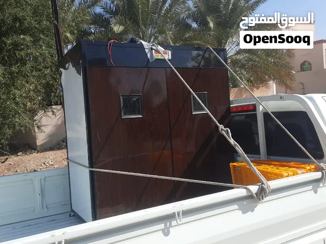 فقاسة برفوف أربعة أو حسب الطلب وقطع الغيار متوفرة للبيع