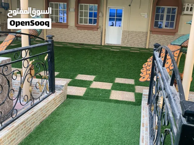 مزرعه للايجار  الشهري في العامرات مساحه كبيره ويوجد منزل بها وقاعه واسعه