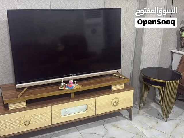 شاشه نظيفه وجديده مع ميز حجم شاشه 55