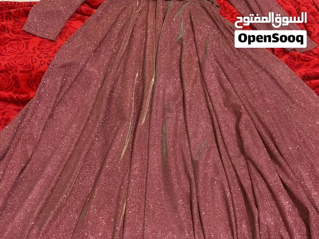 للبيع فستان زهري لماع رقمه 2 لبسه واحده فقط