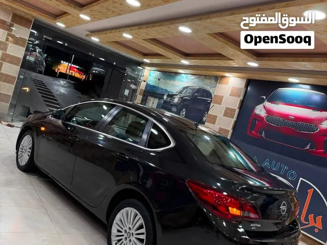 مطلووب جنطات اوبل نفس الموجود بالصورة
