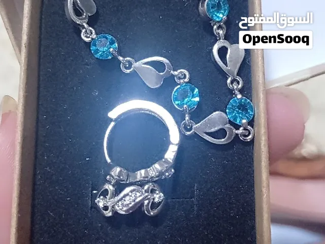 طقم فضة أنيق (إسوارة + أقراط) مرصع بفصوص زرقاء وكريستال فضة عيار 925
