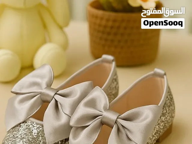 حذاء بناتي