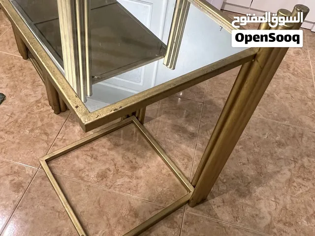 للبيع للجادين كونسول وطاولات قهوة عدد 4 صغار