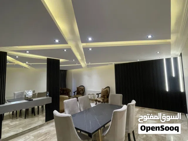 شقة جديدة للايجار السنوي منطقة السابع بالقرب من كوزمو