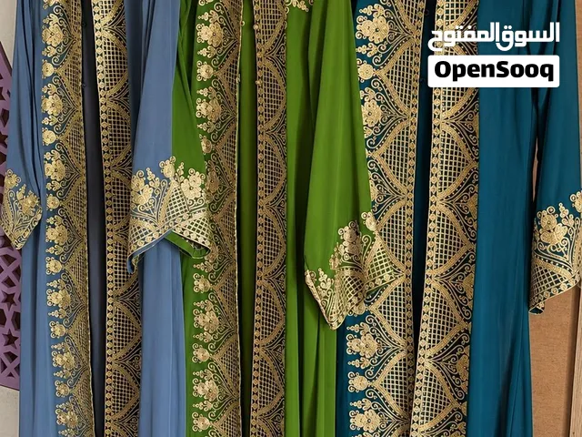 لبس مغربي راقٍ للبيع  نقش ذهبي  القطعة بـ 12ريالات فقط