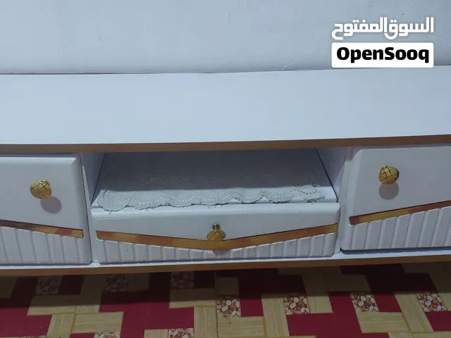 ميز بلازمه مستعمل بس نضيف مابي شي
