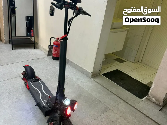 سكوتر مستعمل موديل 2025 بمحرك 250 سي سي بحالة جيدة