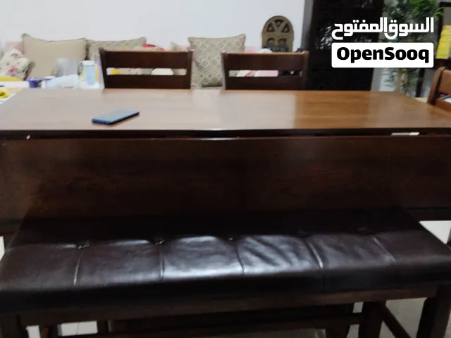 طاولة طعام
