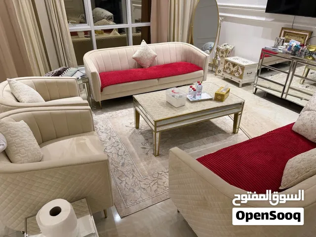 طقم كنب نظيف وانيق لايوجد عيوب