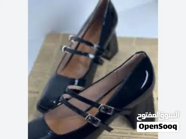 حذاء ماري جين كعب عالي