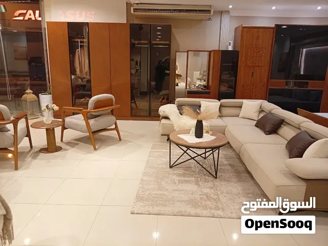 معرض اثاث للبيع في سوق الاثاث الشارقه