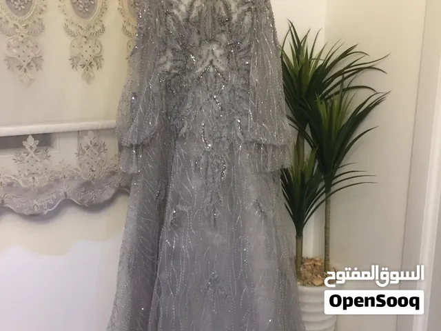 السلام عليكم عندي قفطان للبيع