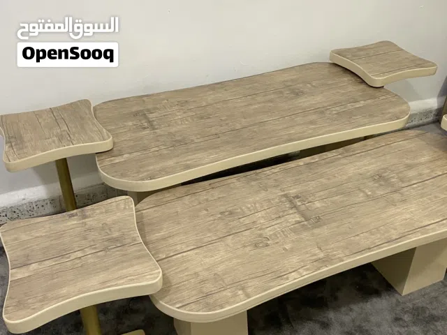 للبيع طاولات خشب مستعملة نظيفة وبحالة ممتازة   ................