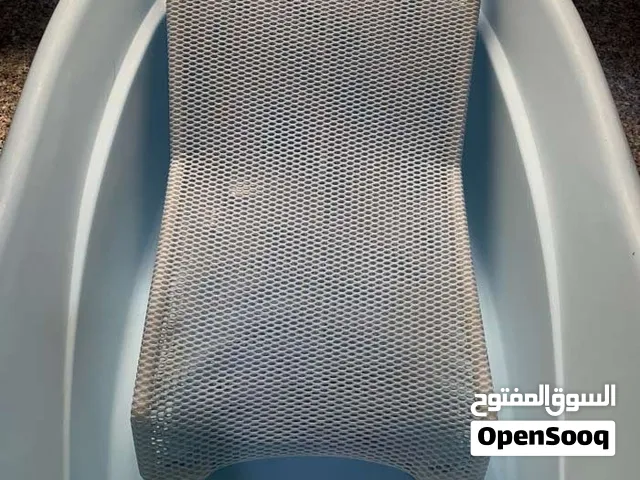 حوض استحمام مولود وكرسي اطفال للسياره  كل واحد ب3 دينار.