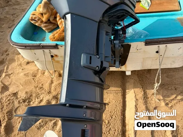 قارب 19مع مكينه