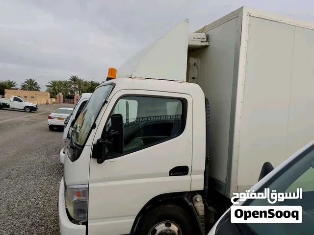 شاحنة تبريد ثلجه مستبيشي موديل 2015 بدون حوادث كيلومتر 330 ألف 3طن مكينه تبريد ثيرموكينج صغيره
