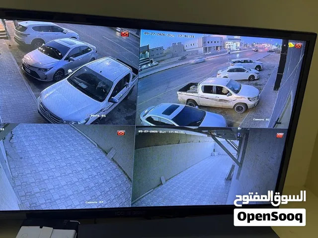 4 كاميرات مراقبة مع شاشة وجهاز تحكم