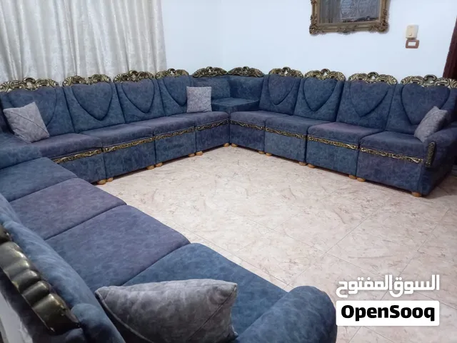 مجلس مستعمل تفصيل خشب زان ماشاء الله اللون متغير اشي بسيط في بعض المقاعد