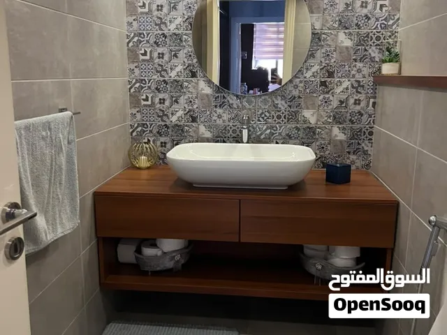 شقة مفروشة وفاخرة للإيجار في دوحة عرمون