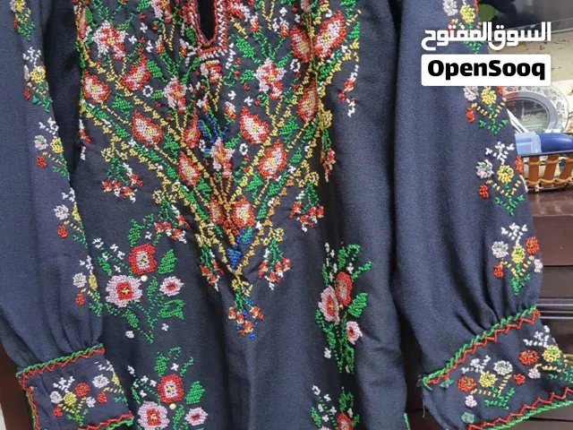 ثوب خرز مشغول يدويا بالحبة