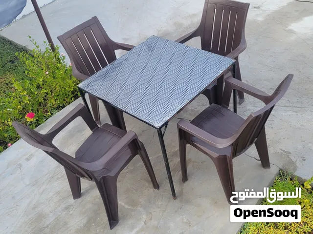 كراسي وطاولات للبيع مستعمل