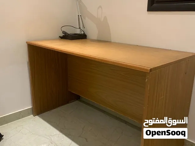 مكتب خشبي للدراسة والعمل