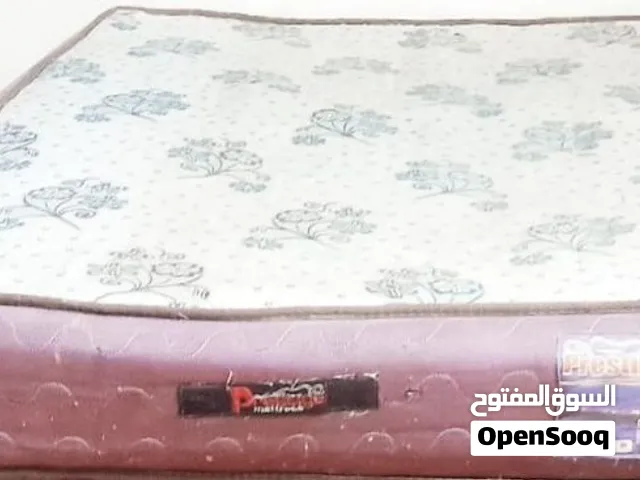 مرتبة كبيرة بحالة جيدة جدا جدا متينة جدا وتقيلة