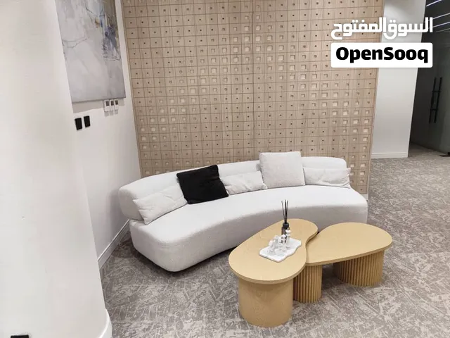 اثاث مكتبي عالي الجودة تصنيع محلي وجاهز