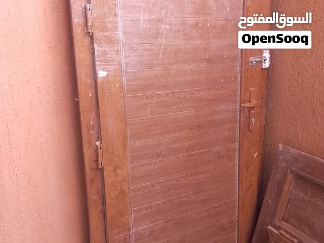 باب بي في سي مع روشن مستعمل علي نظافه ظول2مترعرض 1متر سلام 80ظولعرض90 زي ما في صوره